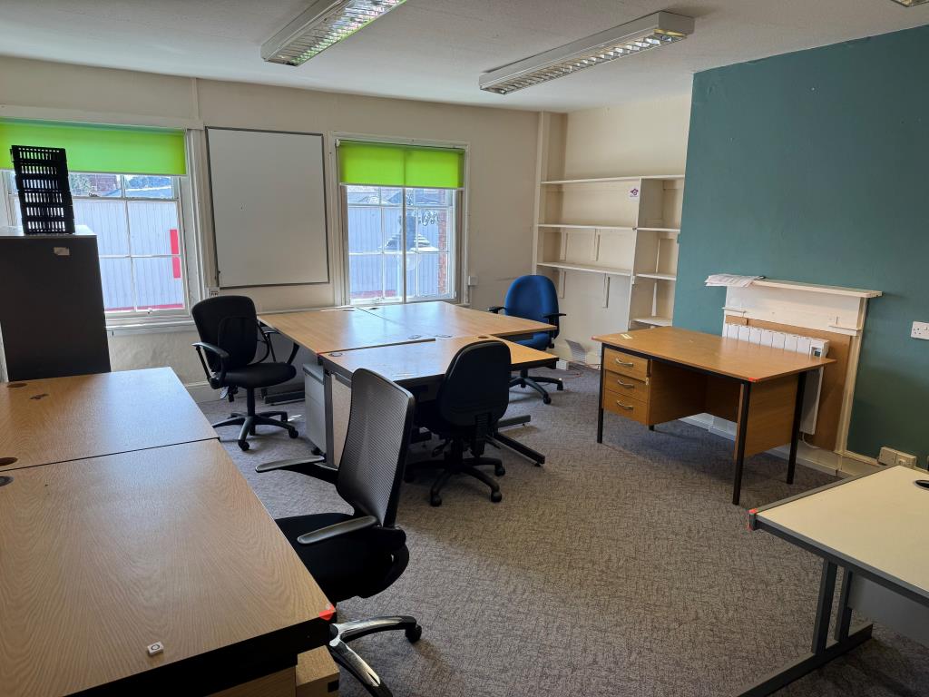 Lot: 110 - 5,000 SQ FT FREEHOLD TOWN CENTRE BUILDING WITH POTENTIAL - An Unused Office